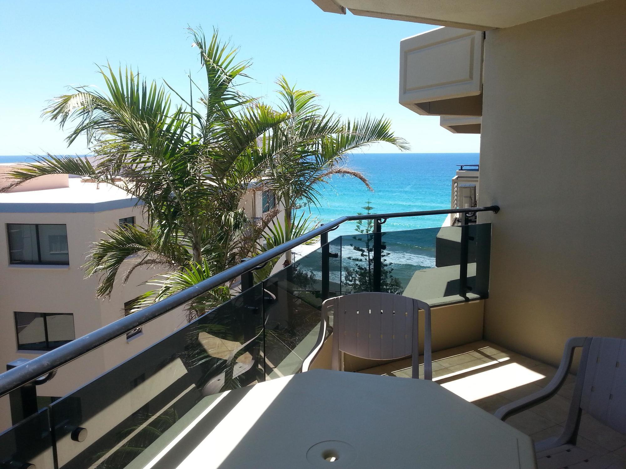 Clubb Coolum Beach Resort Exterior photo